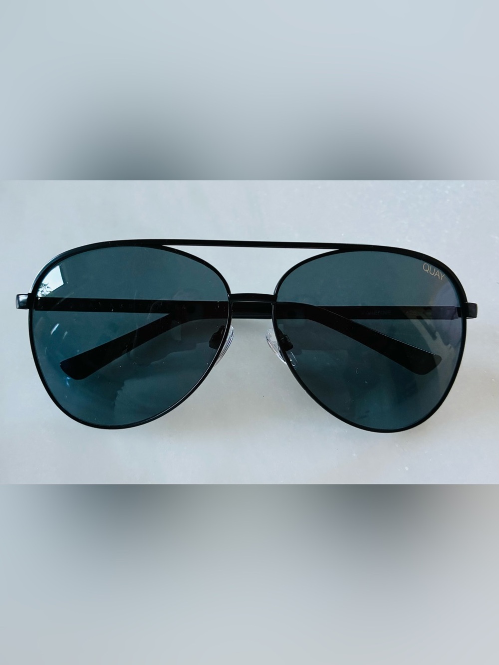 Quay Australia  vivienne Black Aviator Sunglasses with Dark Gray Lenses